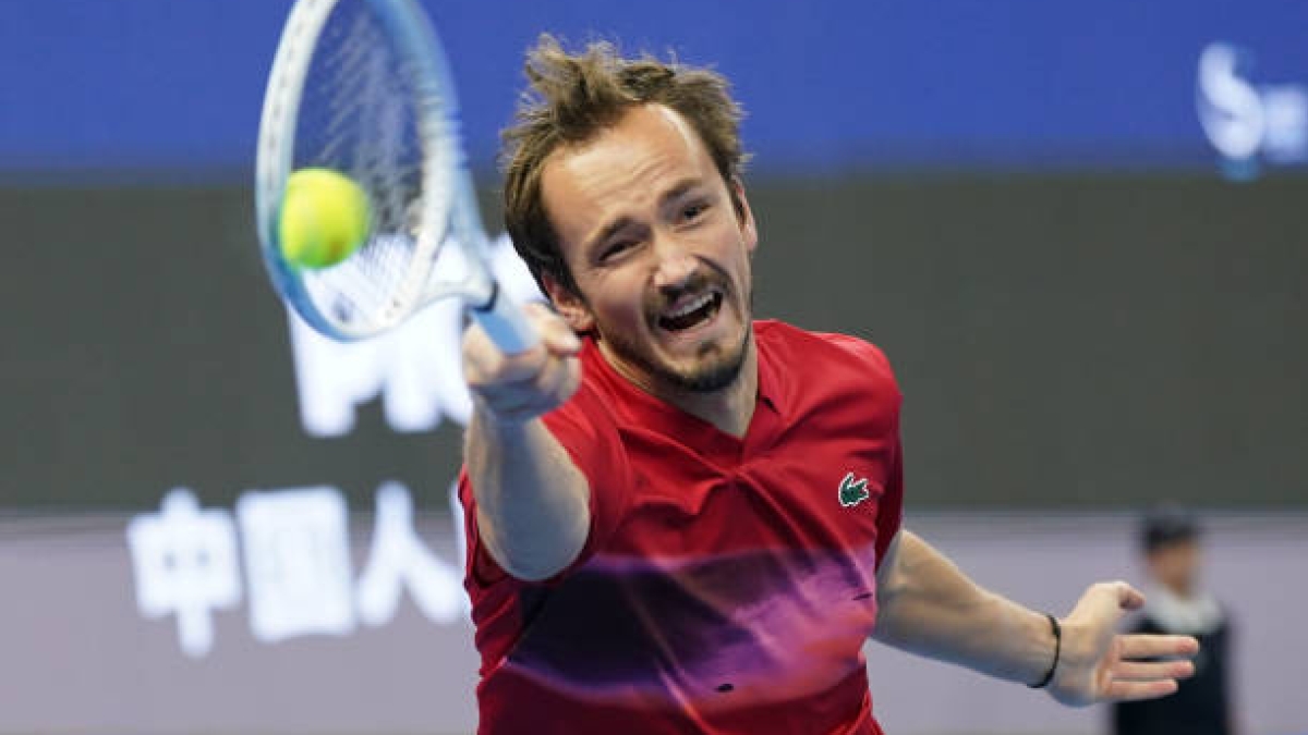 Daniil Medvedev complains on court. Photo: Getty