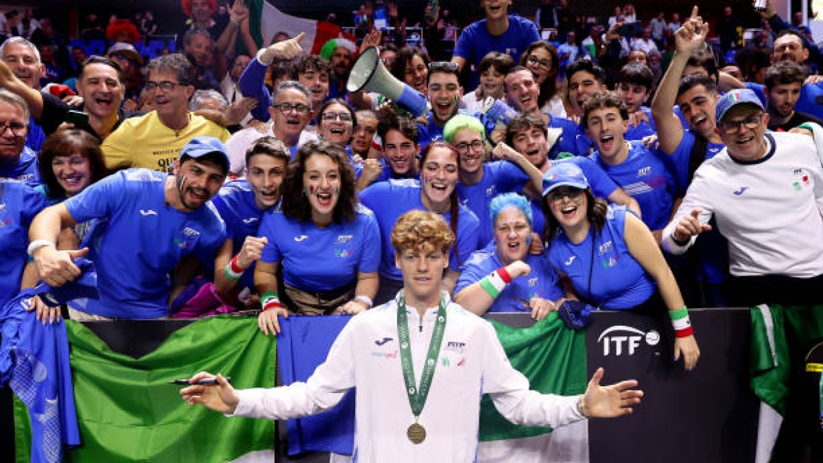 "Sinner sets an unprecedented record in tennis history by winning ATP Finals and Davis Cup." Photo: Getty.