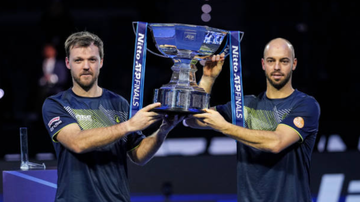 Kevin Krawietz and Tim Puetz with the trophy of the ATP Finals 2024. Photo: Getty