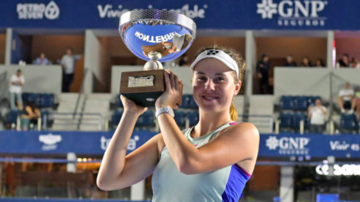 Linda Noskova lifted her first title in Monterrey 2024. Source: Getty