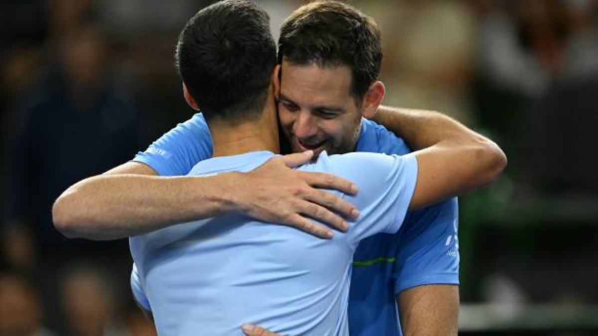 Del Potro embraces Djokovic in a hug.