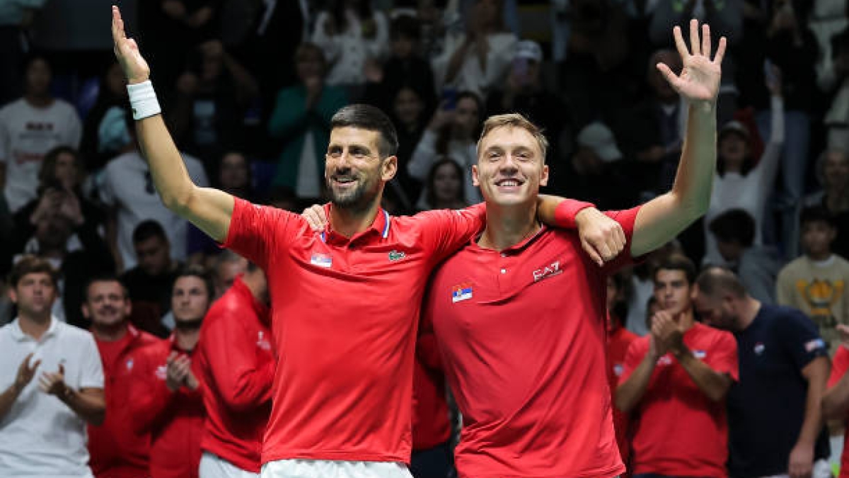 Novak Djokovic junto a Hamad Medjedovic: ambos volverán a representar a Serbia en su próxima eliminatoria. Fuente: Getty