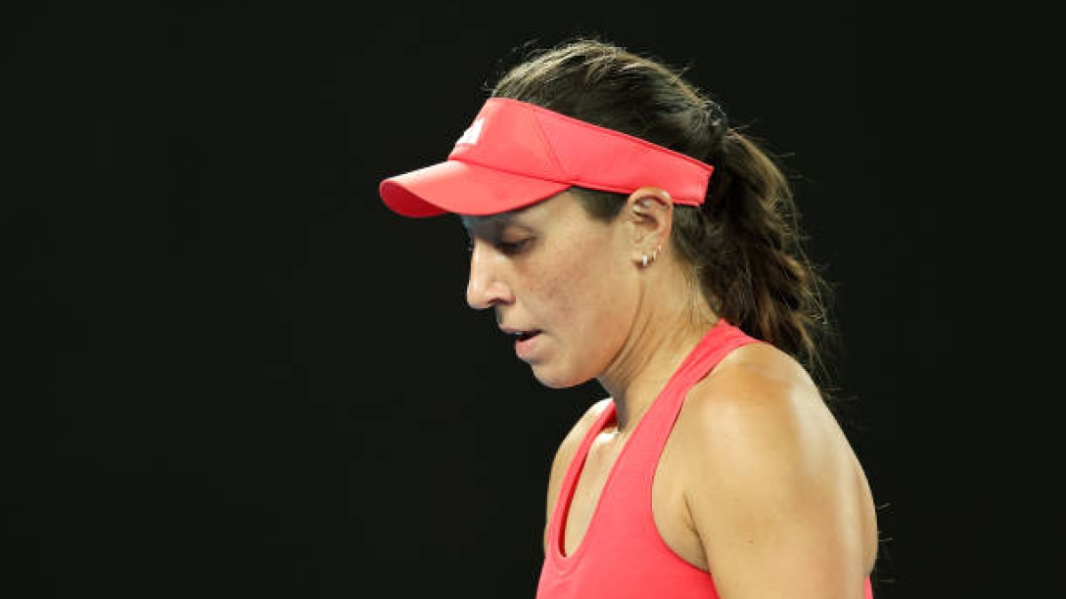 Pegula, eliminada del Open de Australia 2025 tras estamparse con una gran Danilovic. Foto: Getty