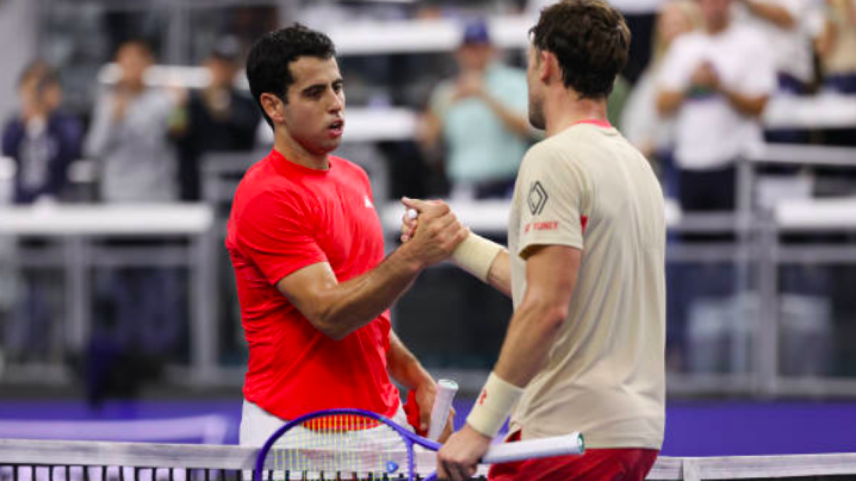 Jaume Munar and Casper Ruud greet each other at the net. Source: Getty