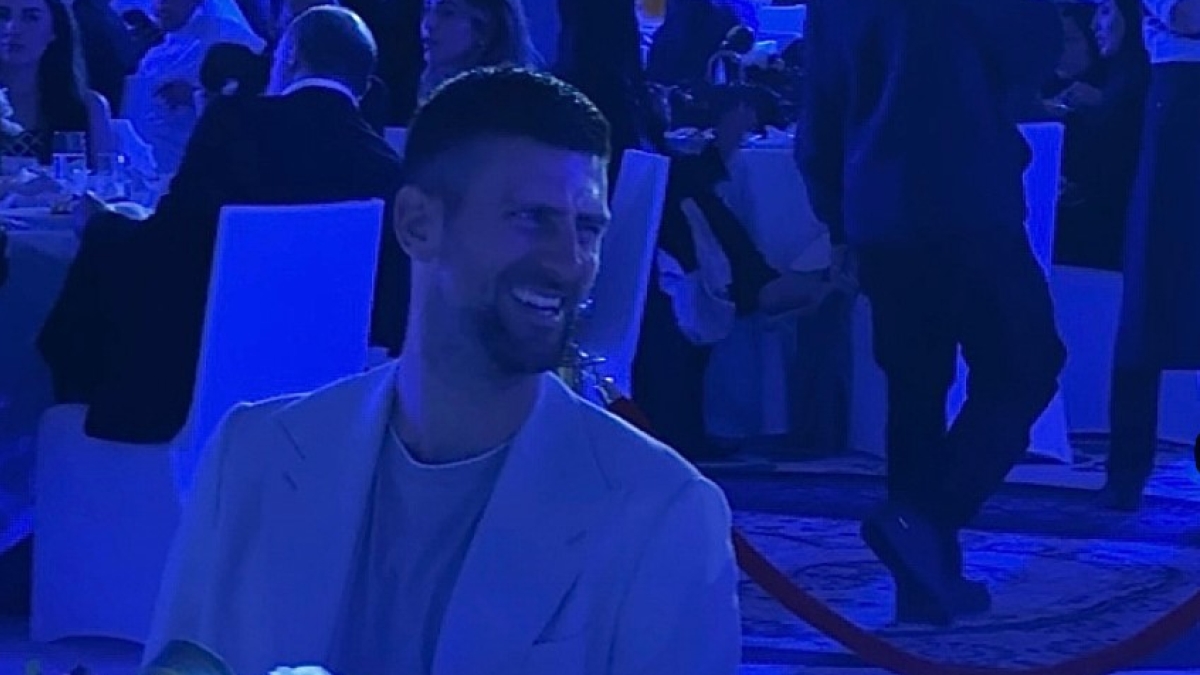 Novak Djokovic en la cena de gala previa al ATP Doha 2025. Foto: @ATPTour en X