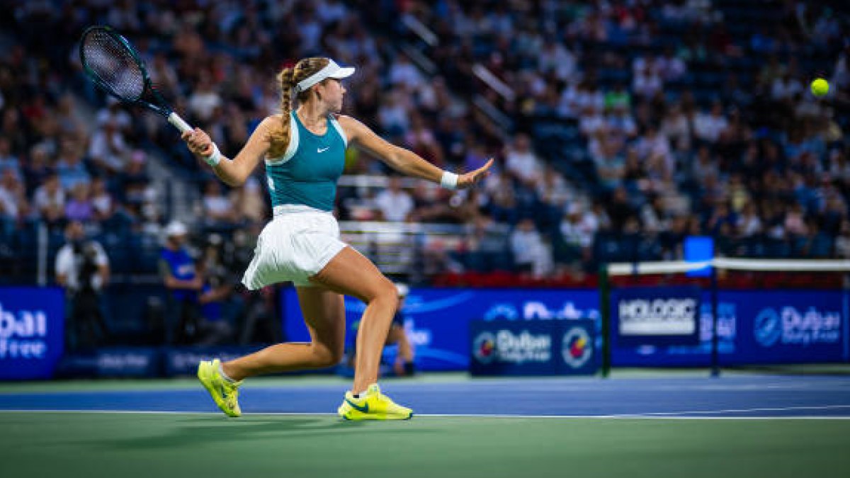 Mirra Andreeva en el WTA de Dubái 2025. Foto: getty