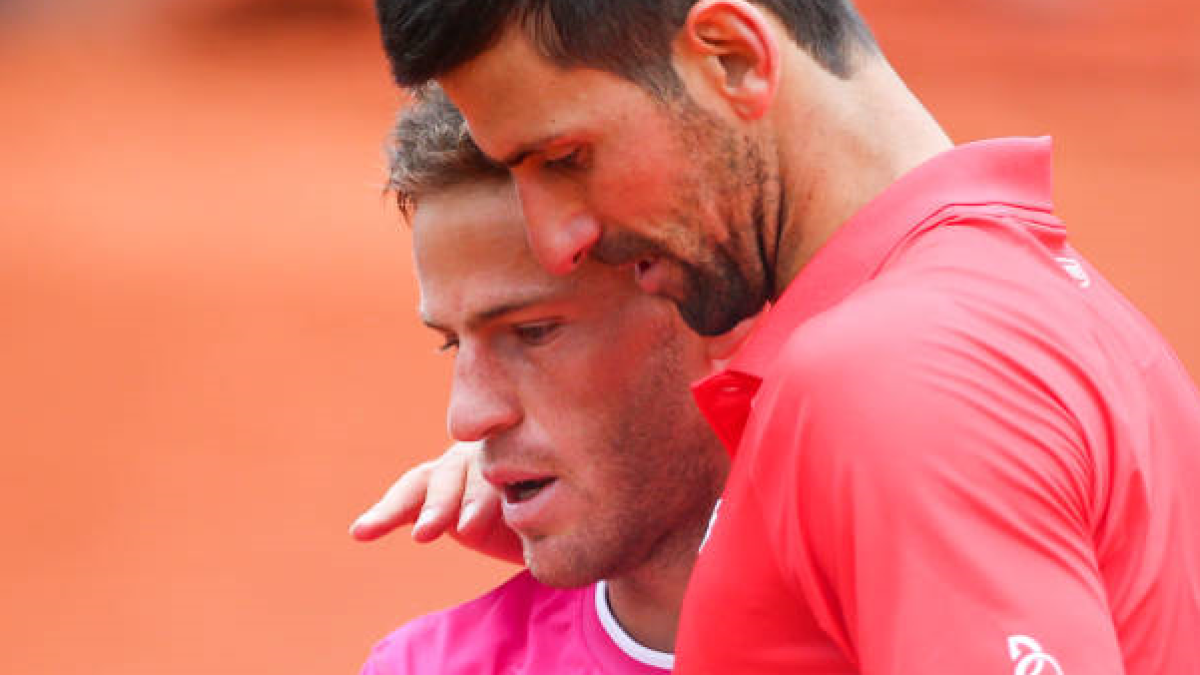 Novak Djokovic y Diego Schwartzman en Roland Garros 2022. Foto: getty