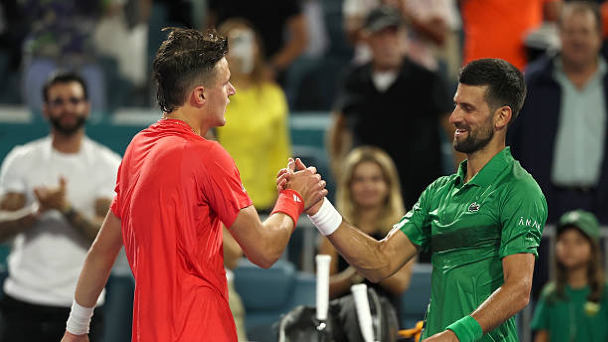 Novak Djokovic, palabras a Mensik. Foto: gettyimages