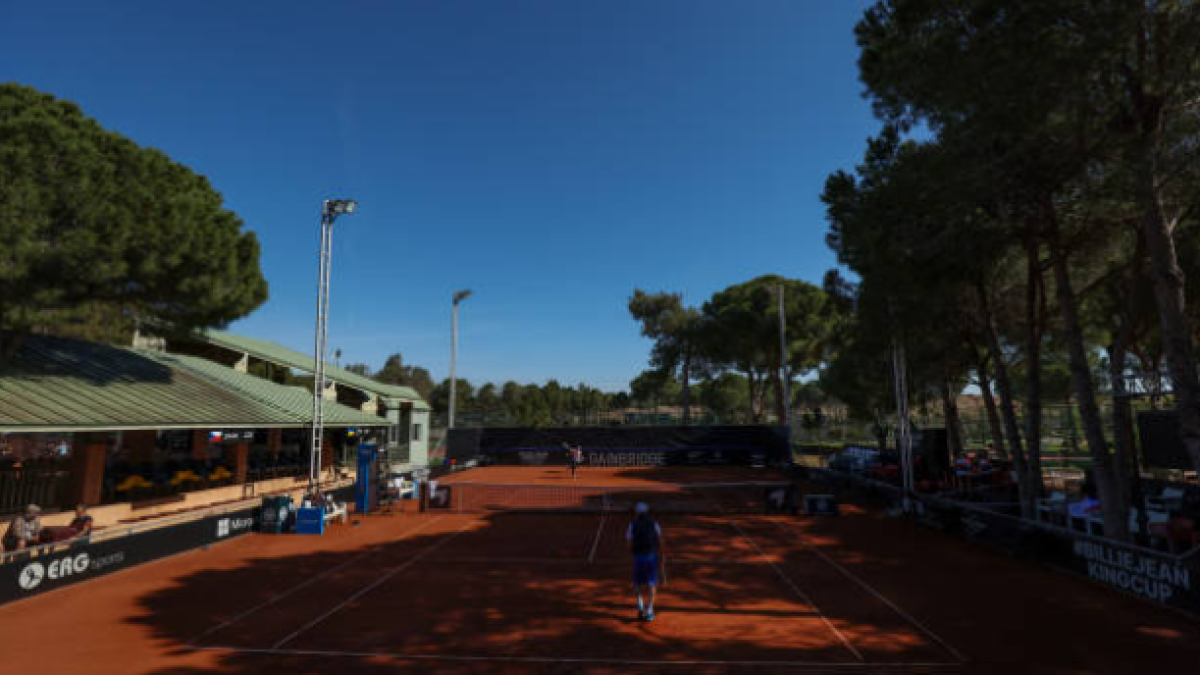 A player denounces the absence of physical therapists at an ITF tournament. Photo: Getty Images