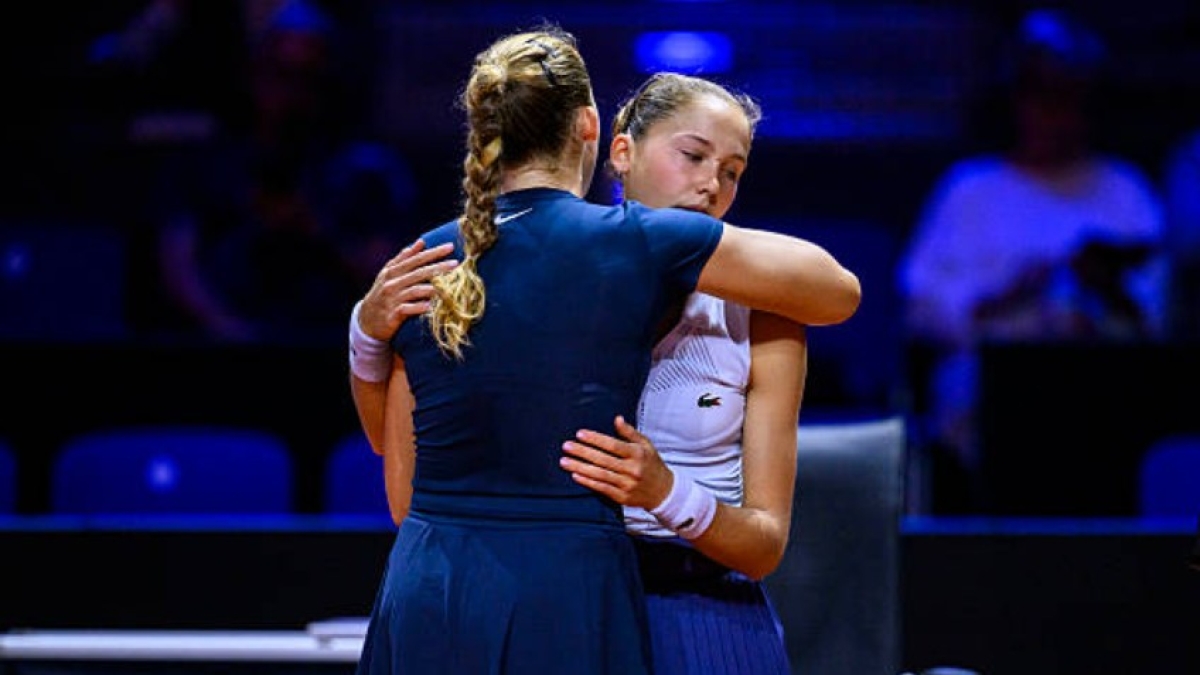 Las hermanas Andreeva en su partido del WTA Stuttgart. Foto: Getty