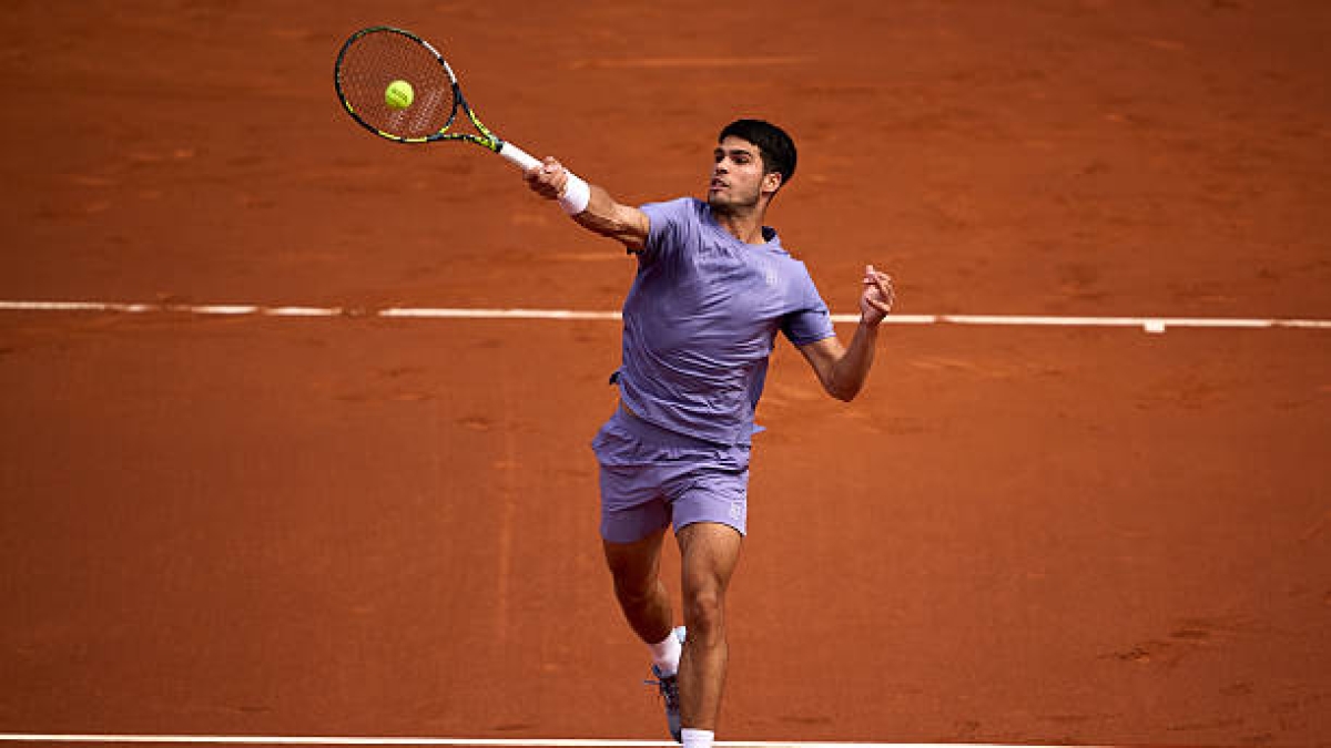 Carlos Alcaraz, declaraciones en pista en Conde Godó 2025. Foto: gettyimages