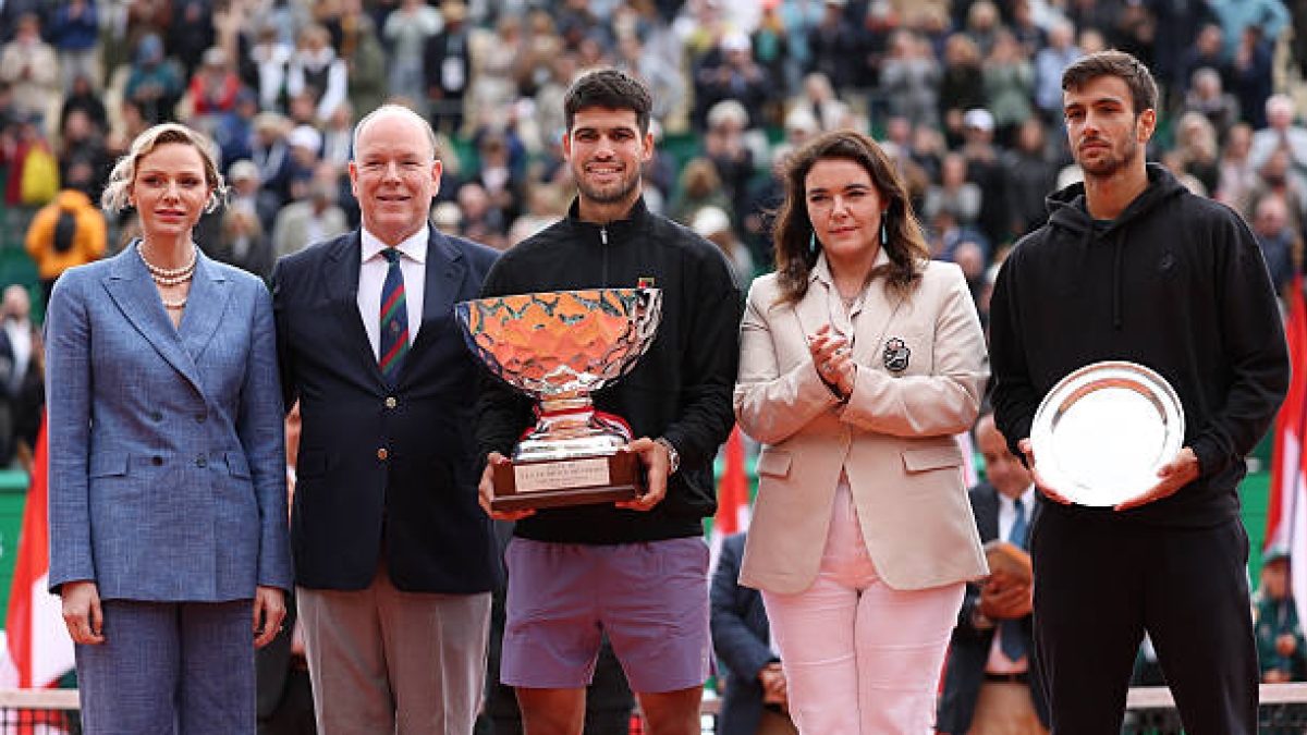 Alcaraz se convierte en el sexto español en conquistar Montecarlo. Foto: Getty