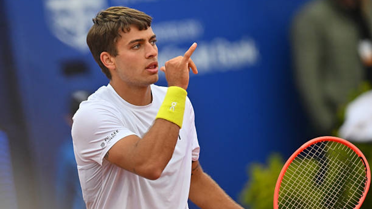 Cobolli beats Báez to win his first ATP title in Bucharest. Photo: Getty