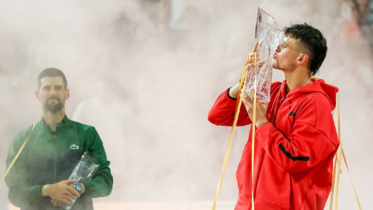 Jakub Menšík, dialogue with Djokovic. Photo: gettyimages