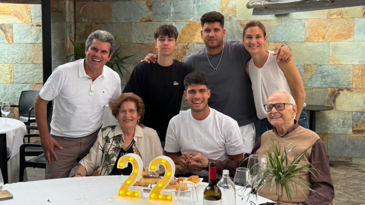 Alcaraz celebrates his 22 years surrounded by his family: "Lucky". Photo: Instagram