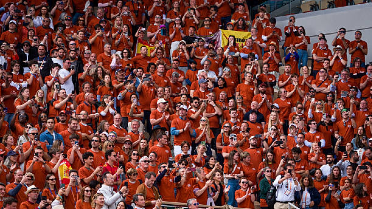 Here are the exorbitant prices of the shirts in tribute to Nadal at Roland Garros. Photo: Getty Images.