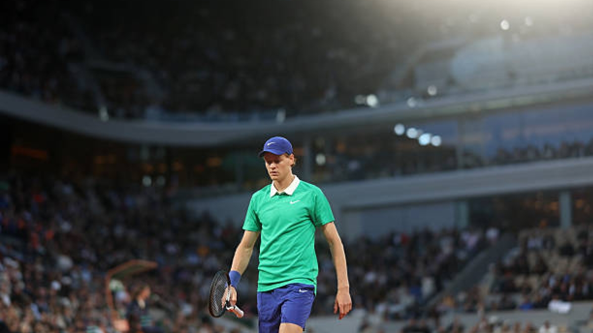 This was the nice gesture of Sinner cleaning Nadal's plaque: "This is the least this court can do". Photo: Gettyimages