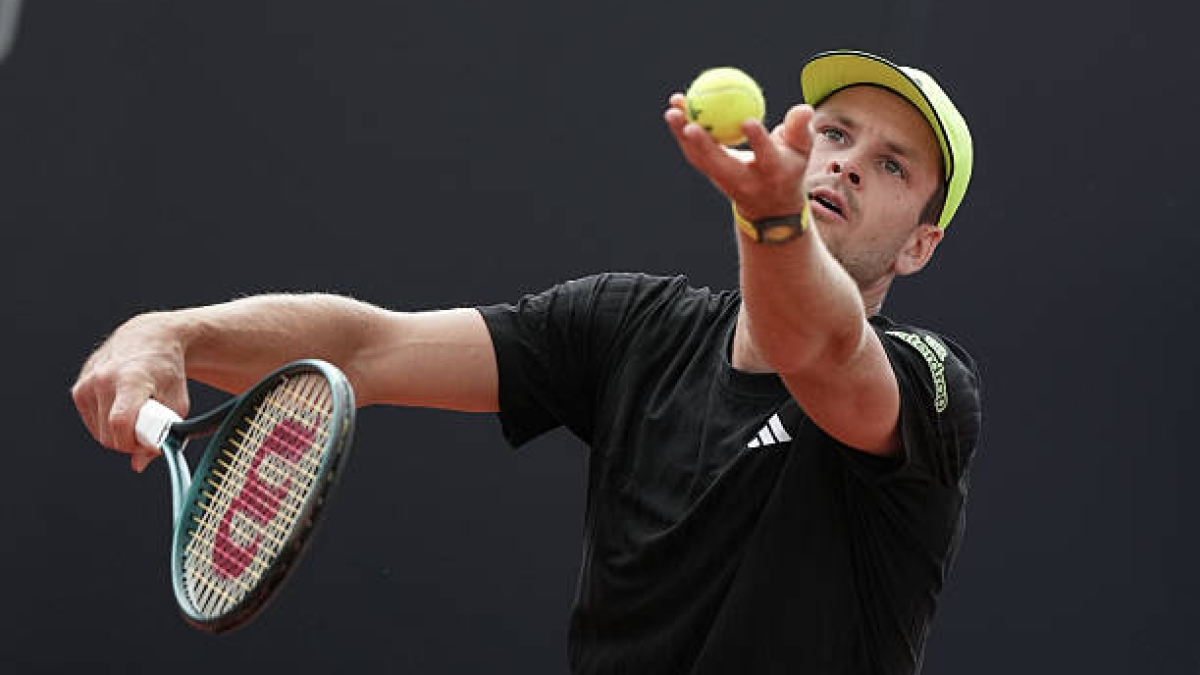 Hurkacz rebels against Mensik to take a water-soaked 'thriller'. Photo: Getty Images