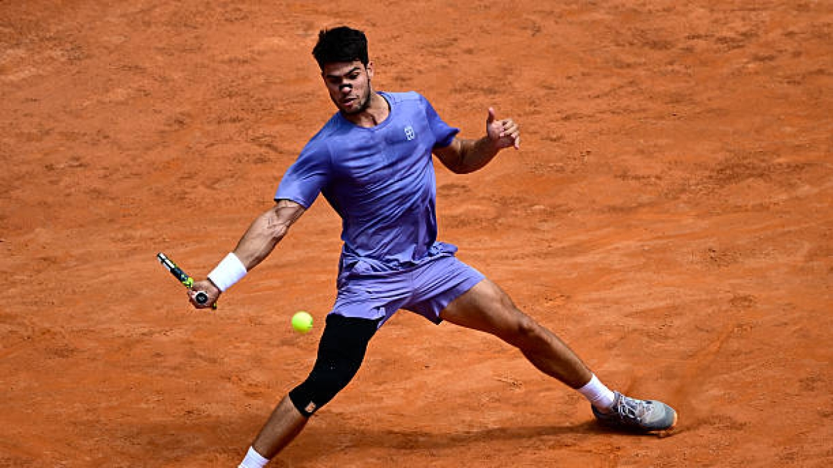 Carlos Alcaraz defeats Khachanov in Rome 2025. Photo: gettyimages