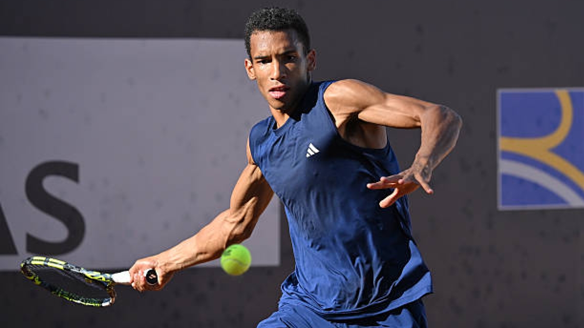 Auger-Aliassime encuentra un pequeño oasis en su desierto. Foto: Getty