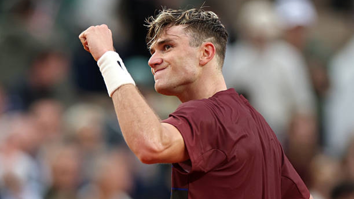 Draper fights back against Bellucci to stay alive at Roland Garros 2025. Photo: Getty