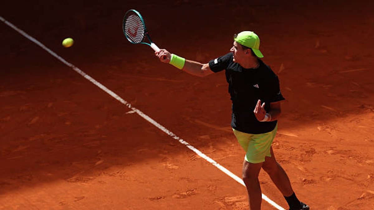 Jakub Mensik's relationship with clay court. Photo: gettyimages