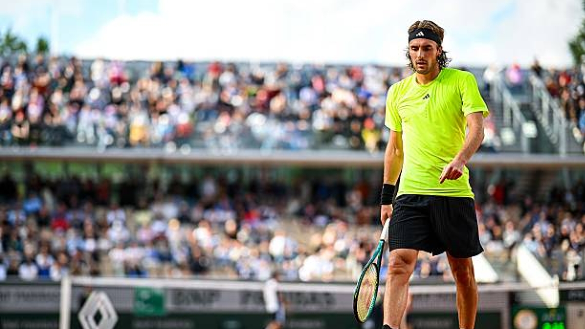 Tsitsipas signs Ivanisevic after his disappointment at Roland Garros. Photo: Getty