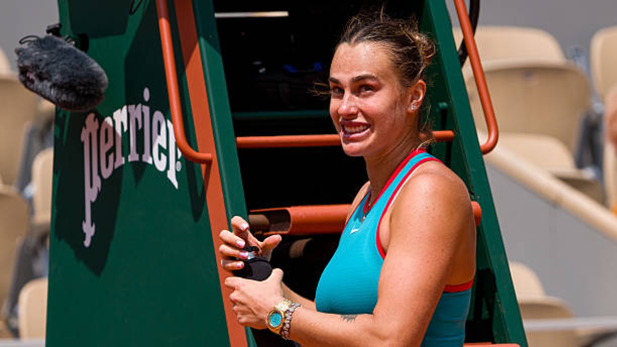 Así celebró Sabalenka su pase a las semifinales de Roland Garros con dedicatoria a Djokovic. Foto: Gettyimages