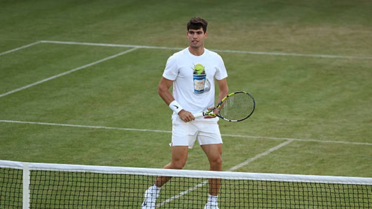 Carlos Alcaraz en el Queen's Club este 2025. Foto: Getty