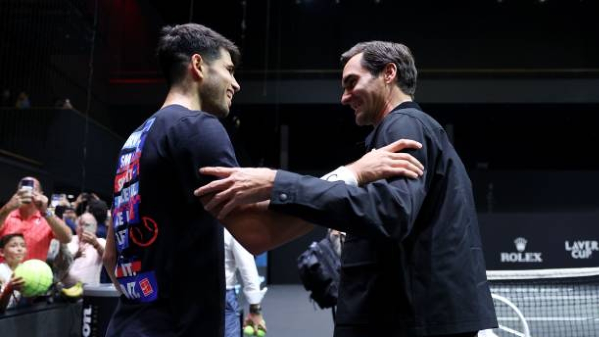 Federer congratulates Alcaraz. Photo: gettyimages