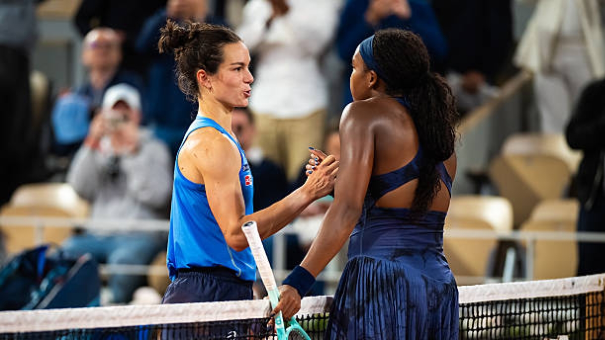 Lois Boisson da la cara tras caer ante Coco Gauff en Roland Garros 2025. Foto: Getty
