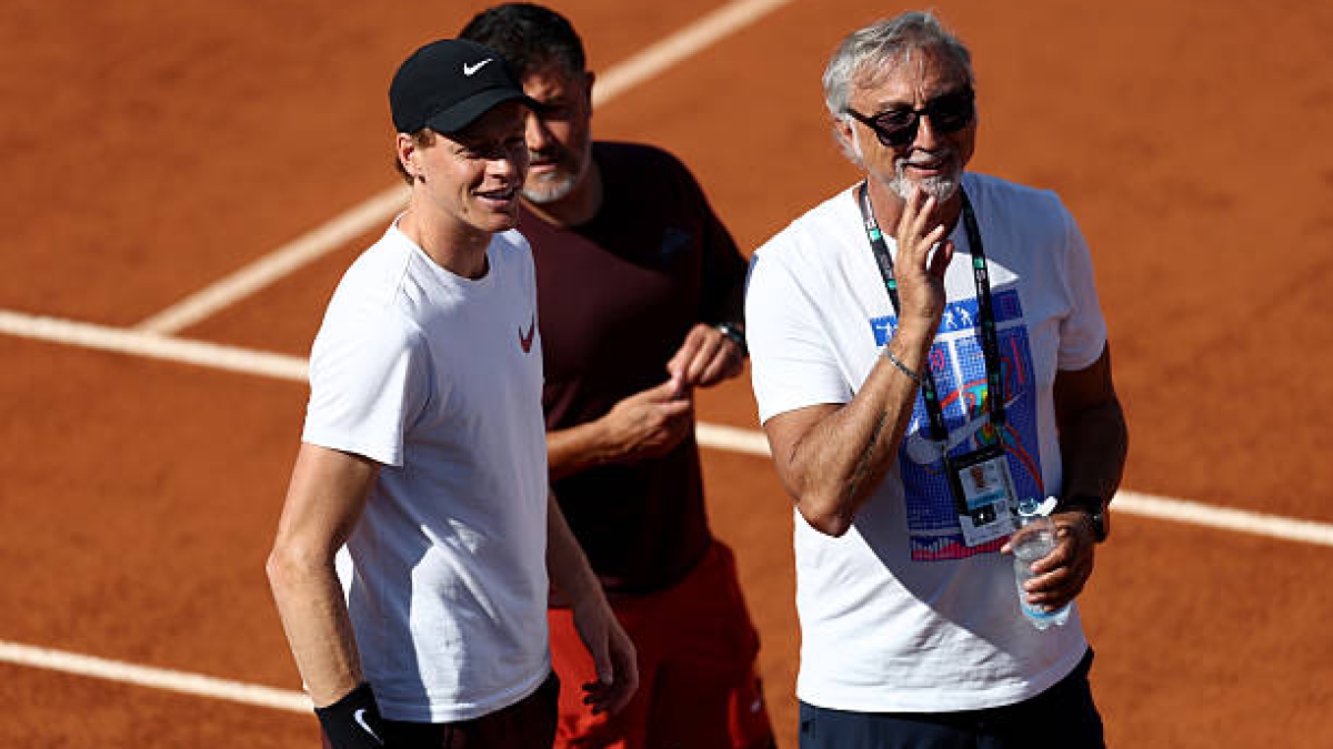 Jannik Sinner, together with Badio and Panichi, already out of their team.