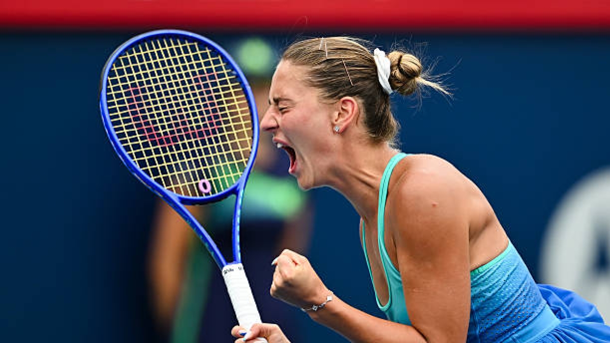 Kostyuk presenta su candidatura al punto del año: 'Passing' después de caerse al suelo. Foto: Gettyimages