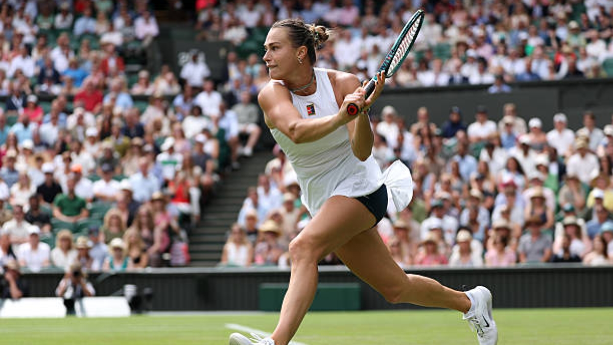 Sabalenka suffers, but manages to solve Bouzkova's equation. Photo: Getty