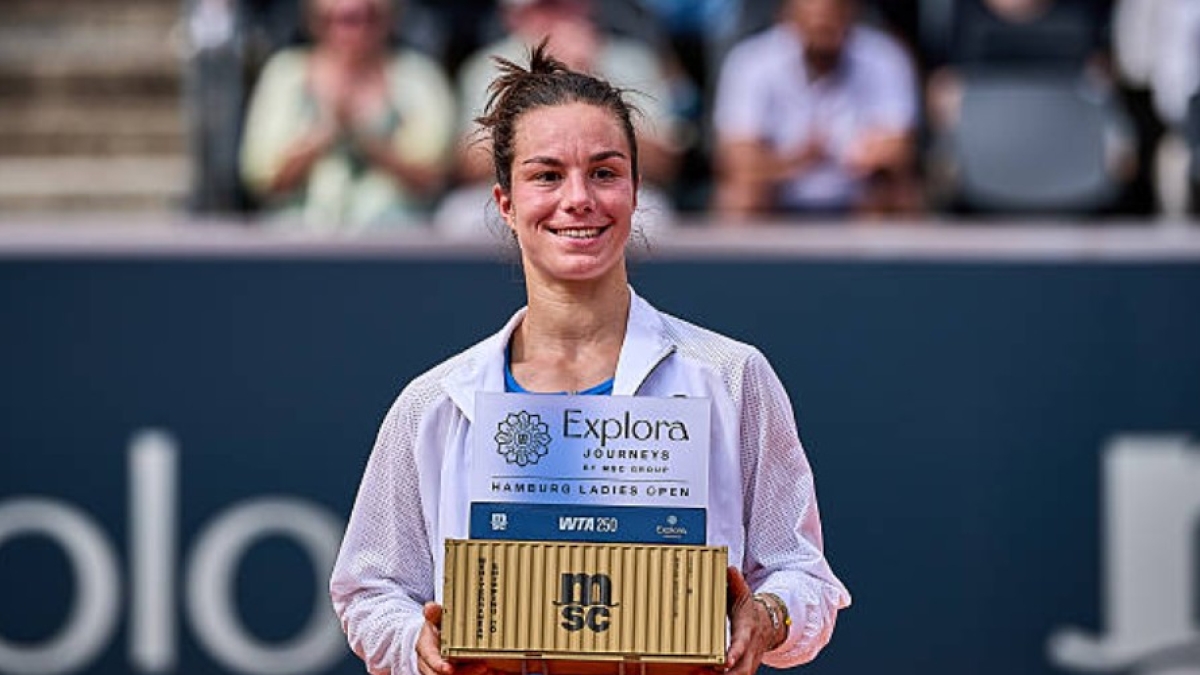 Lois Boisson con el WTA Hamburgo 2025. Foto: Getty