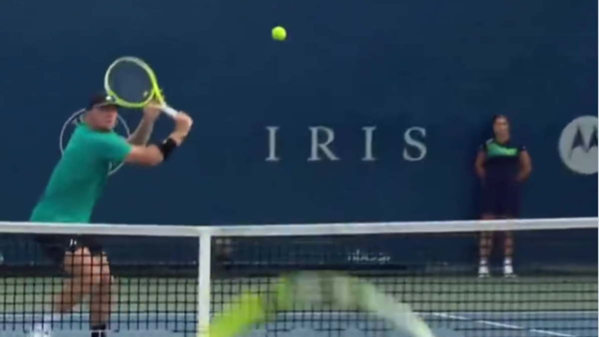 Alejandro Davidovich, backhand volley. Photo: gettyimages