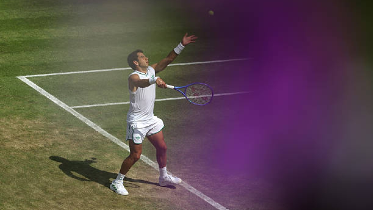 Munar suffers but manages to solve against Marozsan. Photo: Getty