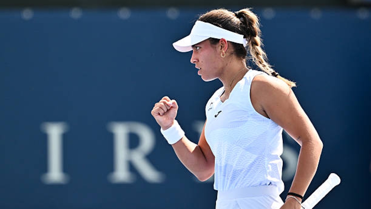 Bouzas gets stronger to surprise Krueger. Photo: Getty