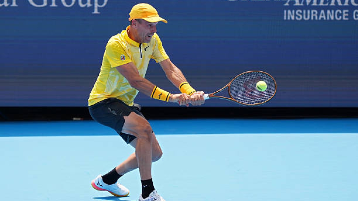 Bautista faces defeat against Shelton. Photo: Getty Images