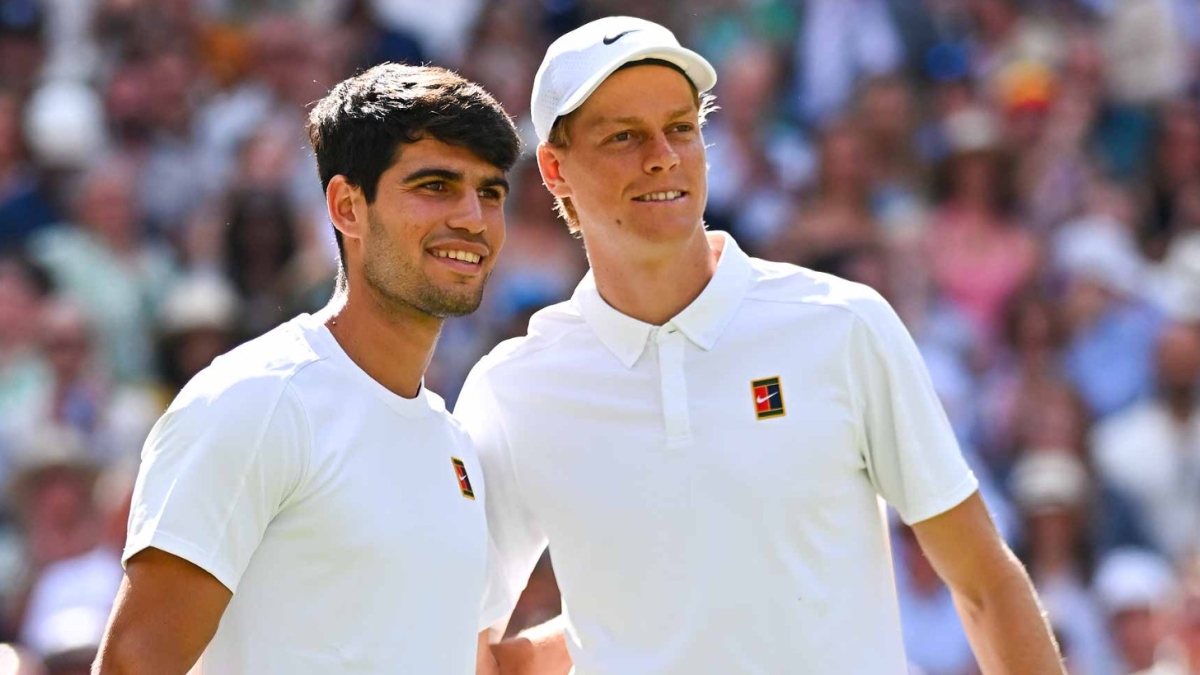 Alcaraz y Sinner posan en Wimbledon. Foto: Getty