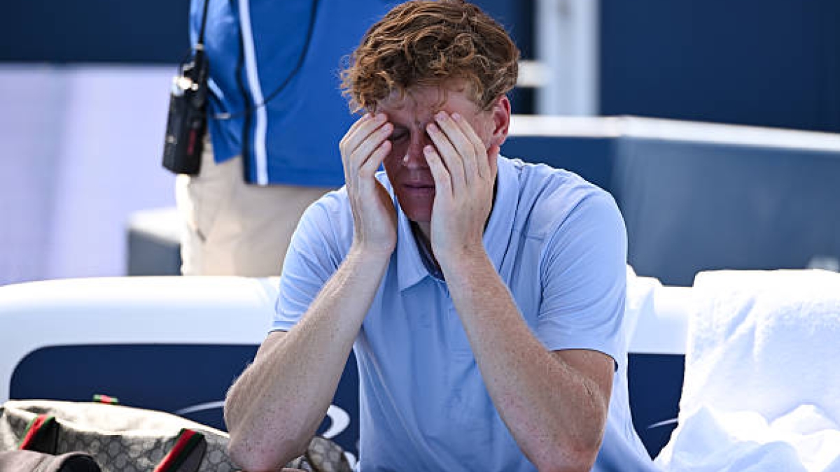 Jannik Sinner, baja en el dobles mixto del US Open.