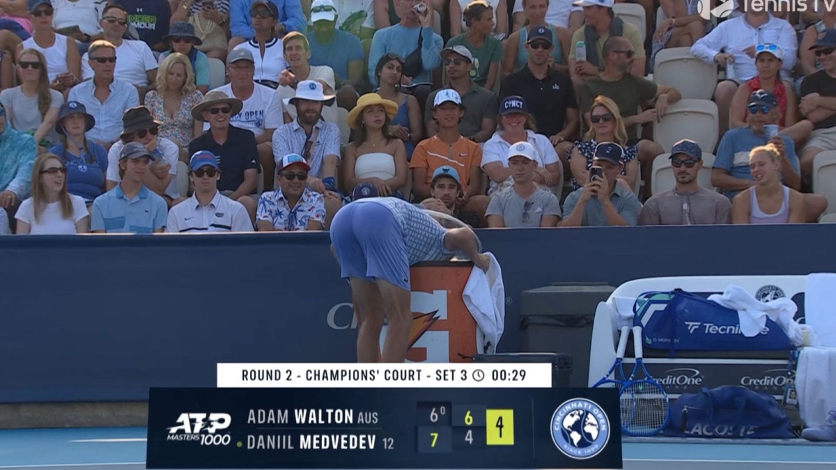 Cincinnati conditions defeat Medvedev: this was the Russian's suffering. Photo: Getty.