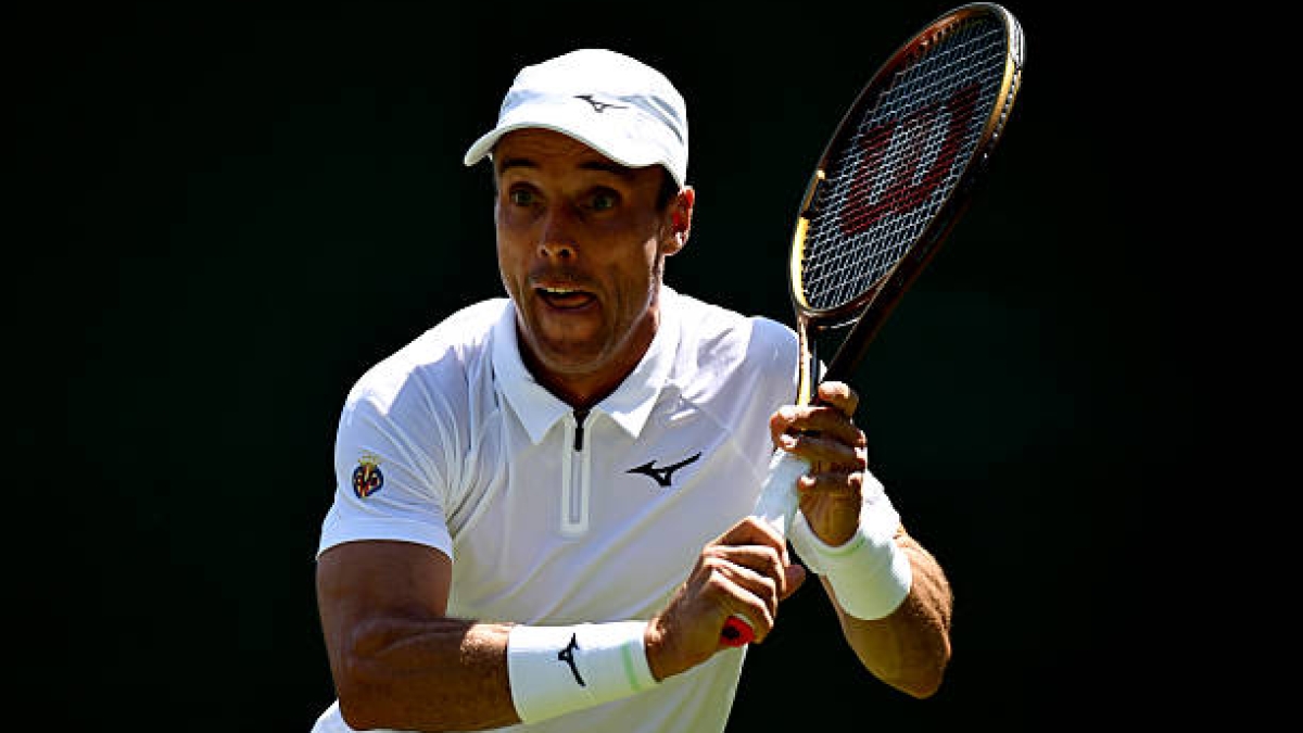 Bautista surprises Norrie to continue his good moment. Photo: Getty