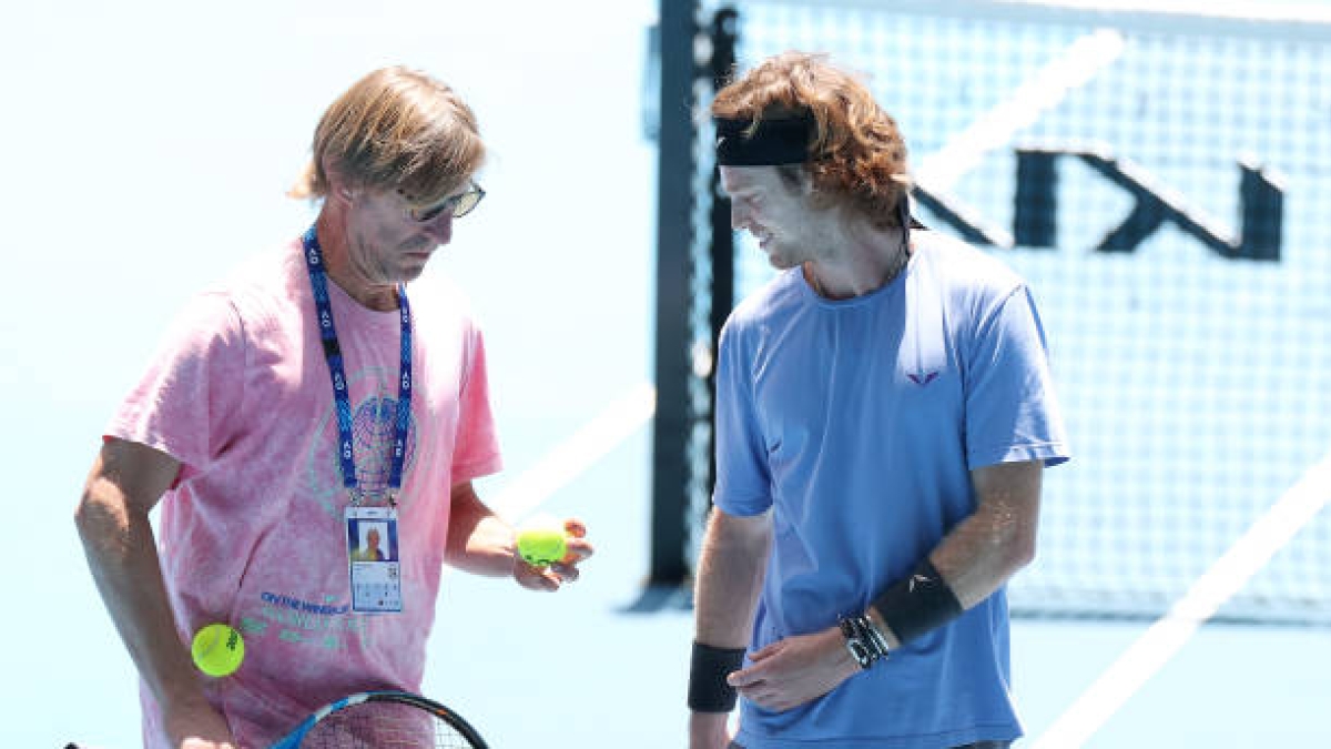 Rublev talks about Fernando Vicente. Photo: gettyimages