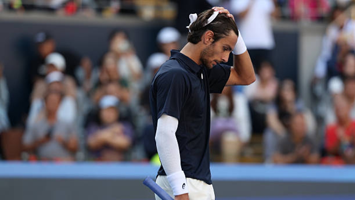 Musetti retires in Beijing injured and amid boos in his match against Tien. Photo: Gettyimages