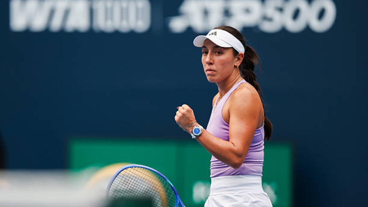 WTA Beijing 2025: Raducanu wastes three match points and falls to Pegula. Photo: Getty Images.