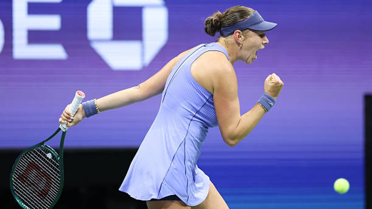 Una caótica Anisimova hace magia para superar a Osaka. Foto: Getty