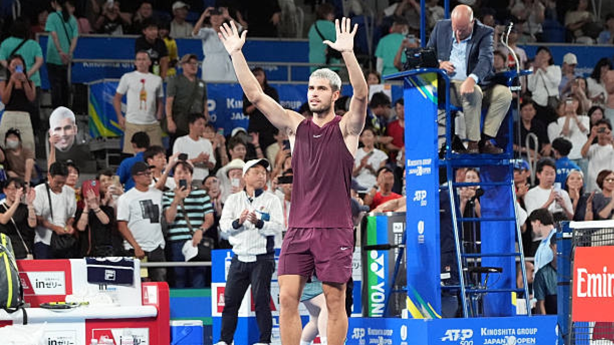 2025东京ATP赛, 阿尔卡拉斯得到了一张巨额支票。图片: Getty