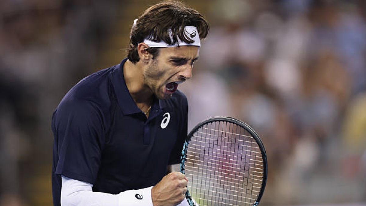 Lorenzo Musetti ha superato una partita durissima nel suo debutto.