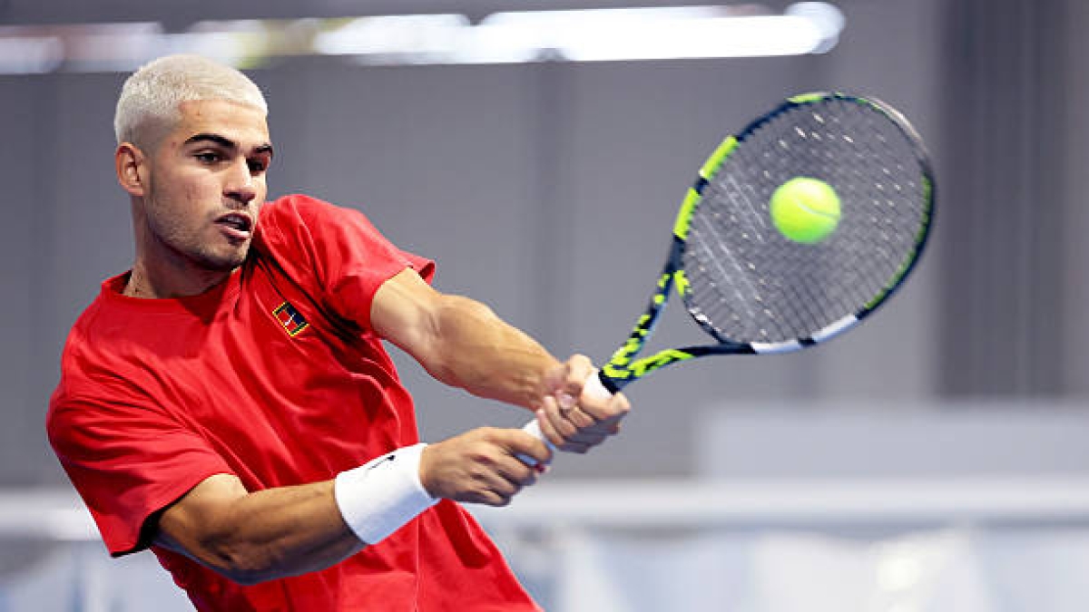 Alcaraz inaugurates the new Paris court during a training session with Khachanov. Photo: Gettyimages

Alcaraz inaugure le nouveau court de Paris lors d'une séance d'entraînement avec Khachanov. Photo : Gettyimages